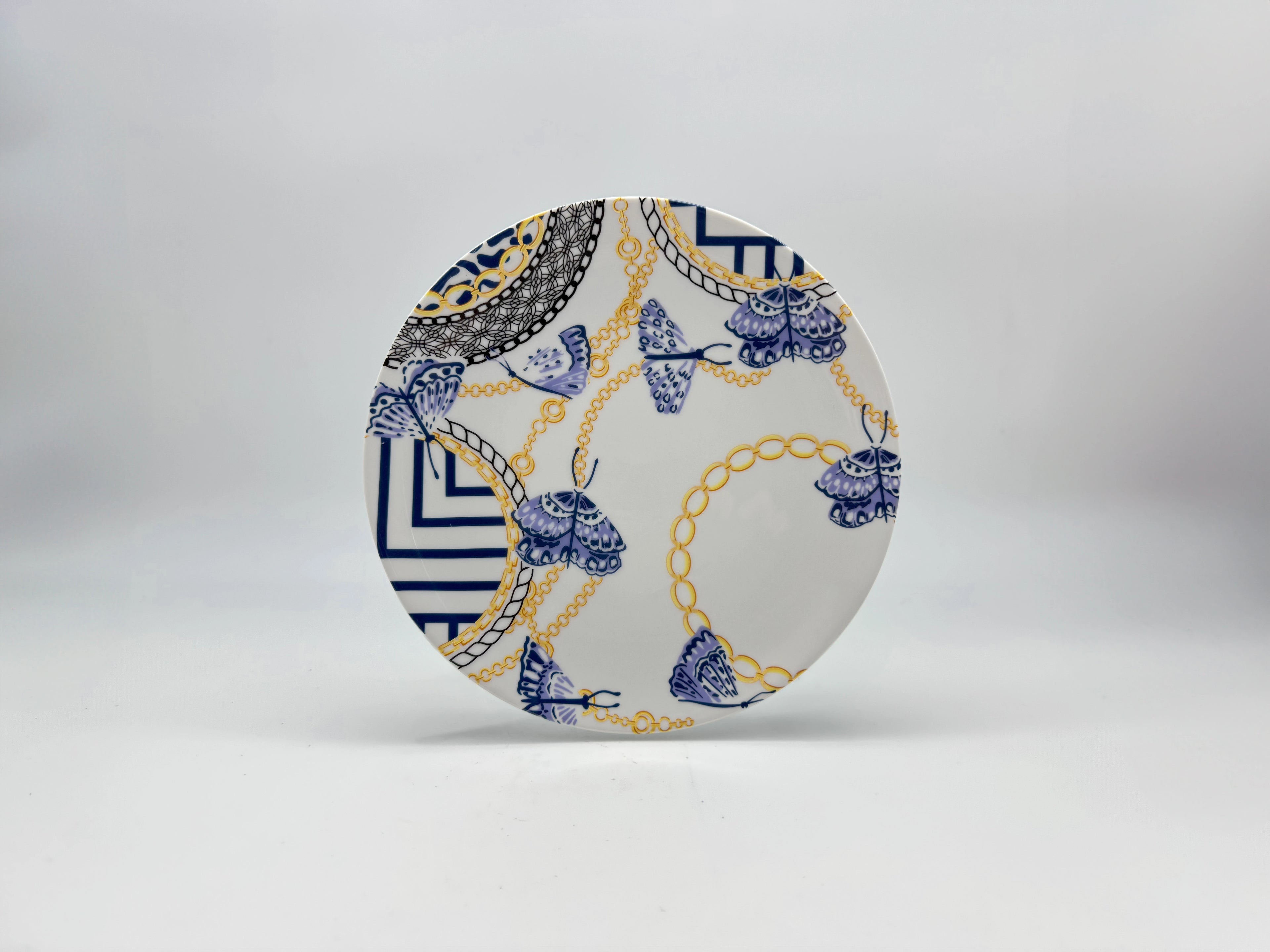 Blue and gold chain-pattern porcelain dinner plate